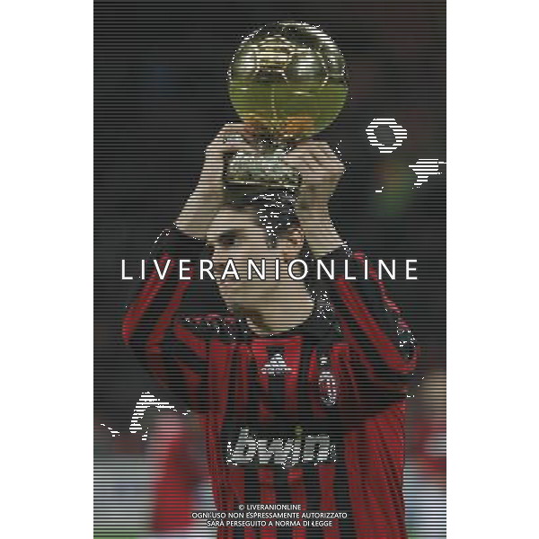 Milano 04-12-2007 Champions League 2007/08 milan-celtic 1:0 nella foto kaka con il pallone d\'oro ph marco luzzani/ag aldo liverani s.a.s.