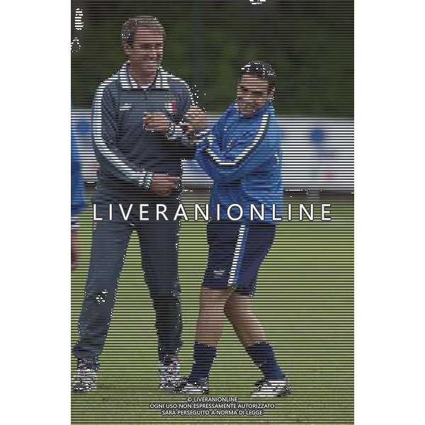 Coverciano (Fi) 07/10/2003 Allenamento della nazionale di calcio Nella foto: Miccoli Fabrizio con Ghedin Pietro Ph Gianni Nucci/Aldo Liverani