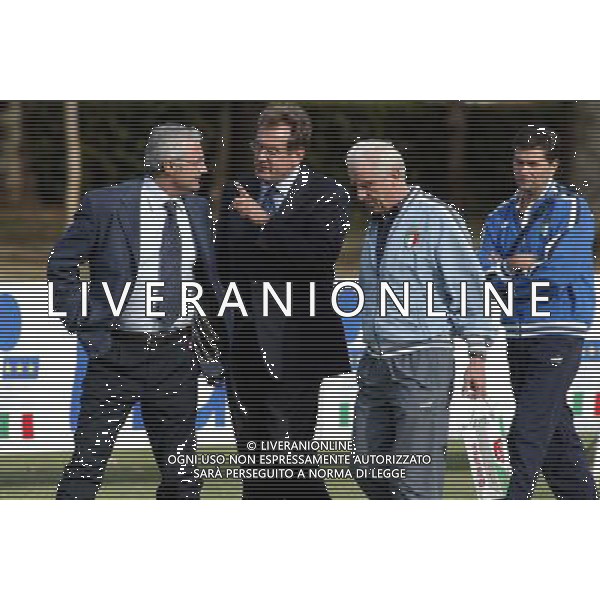 Coverciano (Fi) 07/10/2003 Allenamento della nazionale di calcio Nella foto: Trapattoni Giovanni con l\'amministratore delegato della Fuji Italia Ph Gianni Nucci/Aldo Liverani