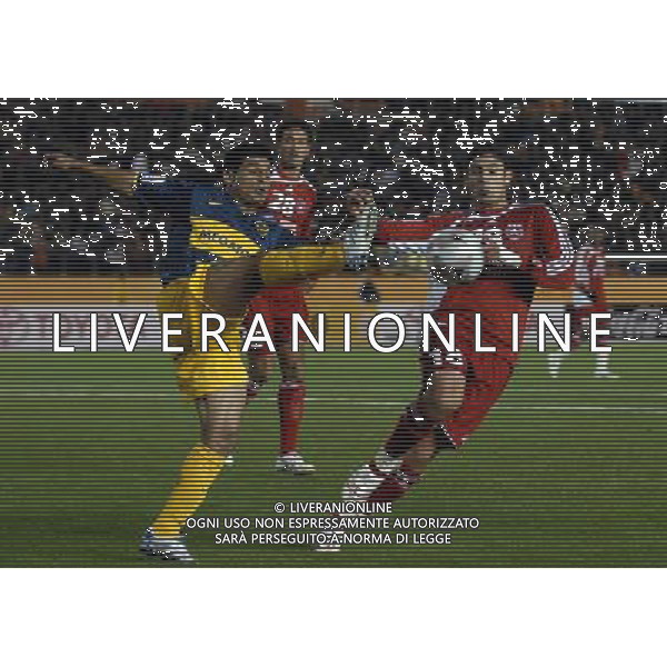 FIFA Club World Cup Japan 2007 Tokyo - 12.12.2007 Boca Juniors(ARG)vsEtoile Sportive du Sahel(TUN) Nella Foto:Hugo Ibarra-Mejdi Traoui /Ph.Vitez-Ag. Aldo Liverani