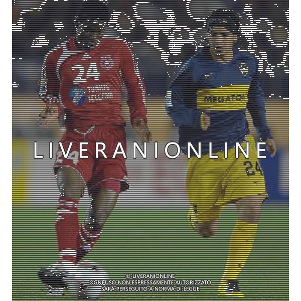 FIFA Club World Cup Japan 2007 Tokyo - 12.12.2007 Boca Juniors(ARG)vsEtoile Sportive du Sahel(TUN) Nella Foto:Moussa Narry-Ever Banega /Ph.Vitez-Ag. Aldo Liverani