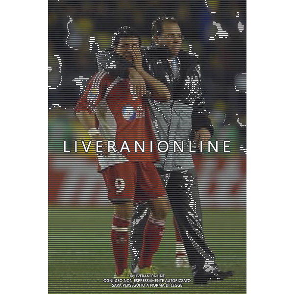 FIFA Club World Cup Japan 2007 Tokyo - 12.12.2007 Boca Juniors(ARG)vsEtoile Sportive du Sahel(TUN) Nella Foto:Amine Chermiti esce dal campo piangendo a fine partita /Ph.Vitez-Ag. Aldo Liverani