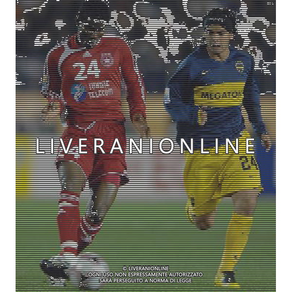 FIFA Club World Cup Japan 2007 Tokyo - 12.12.2007 Boca Juniors(ARG)vsEtoile Sportive du Sahel(TUN) Nella Foto:MOUSSA NARRY-EVER BANEGA /Ph.Vitez-Ag. Aldo Liverani