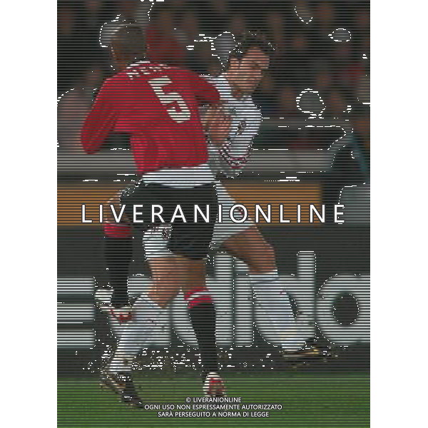 FIFA Club World Cup Japan 2007 Yokohama - 13.12.2007 Milan(ITA)vsUrawa Red Diamonds(JPN) Nella Foto:Alberto Gilardino si scontra con Nene /Ph.Vitez-Ag. Aldo Liverani