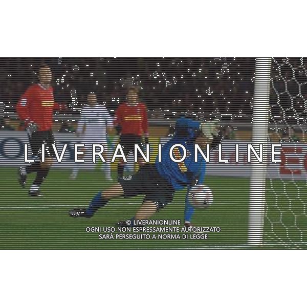 FIFA Club World Cup Japan 2007 Yokohama - 13.12.2007 Milan(ITA)vsUrawa Red Diamonds(JPN) Nella Foto:Il tiro di Marek Jankulovski sfiora il palo /Ph.Vitez-Ag. Aldo Liverani