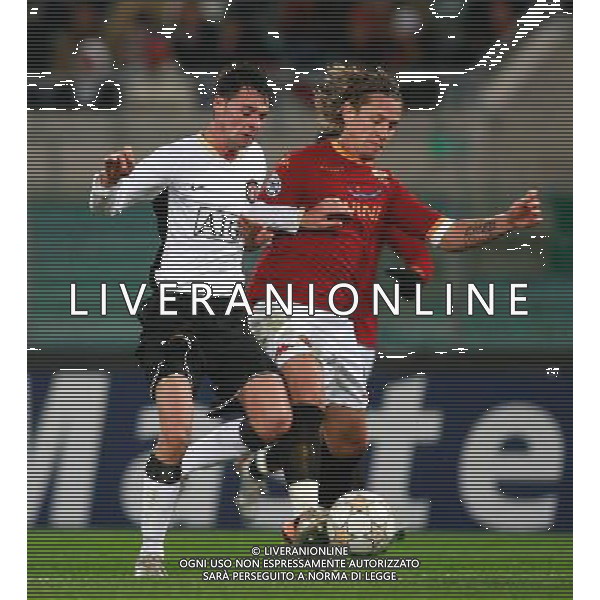 Roma - Manchester United - 12 / 12 / 2007 - Uefa Champions League 2007/2008 - fase a gironi 6a giornata Gruppo F nella foto: Philippe MEXES e Chris EAGLES ph Corradetti / ag. Aldo Liverani Sas