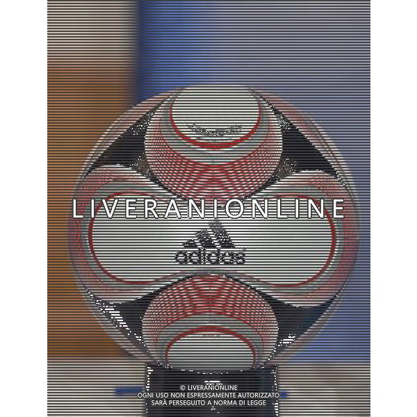 FIFA Club World Cup Japan 2007 Tokyo - 14.12.2007 Conferenza Stampa FIFA Nella Foto:Pallone Ufficiale con Sensore /Ph.Vitez-Ag. Aldo Liverani