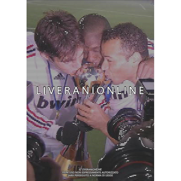 FIFA Club World Cup Japan 2007 Finale 1¡- 2¡Posto Yokohama - 16.12.2007 Milan(ITA)vsBoca Juniors(ARG) Nella Foto: Kaka\', Clarence Seedorf e Cafu\' baciano la coppa festeggiano la vittoria a fine gara /Ph.Vitez-Ag. Aldo Liverani
