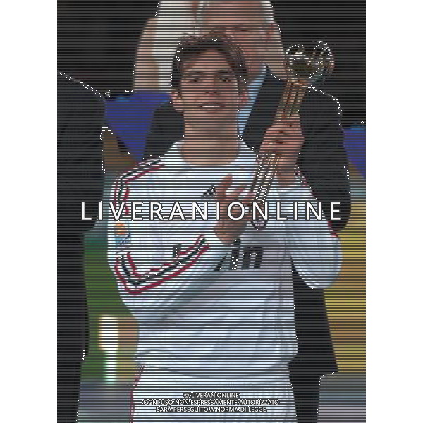 FIFA Club World Cup Japan 2007 Finale 1¡- 2¡Posto Yokohama - 16.12.2007 Milan(ITA)vsBoca Juniors(ARG) Nella Foto: premiazione di Kaka\' che riceve il golden ball /Ph.Vitez-Ag. Aldo Liverani