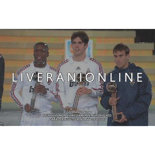 FIFA Club World Cup Japan 2007 Finale 1¡- 2¡Posto Yokohama - 16.12.2007 Milan(ITA)vsBoca Juniors(ARG) Nella Foto: premiazione di Kaka\' adidas golden ball, Clarence Seedorf adidas silver ball, Rodrigo Palacio adidas bronze ball /Ph.Vitez-Ag. Aldo Liverani