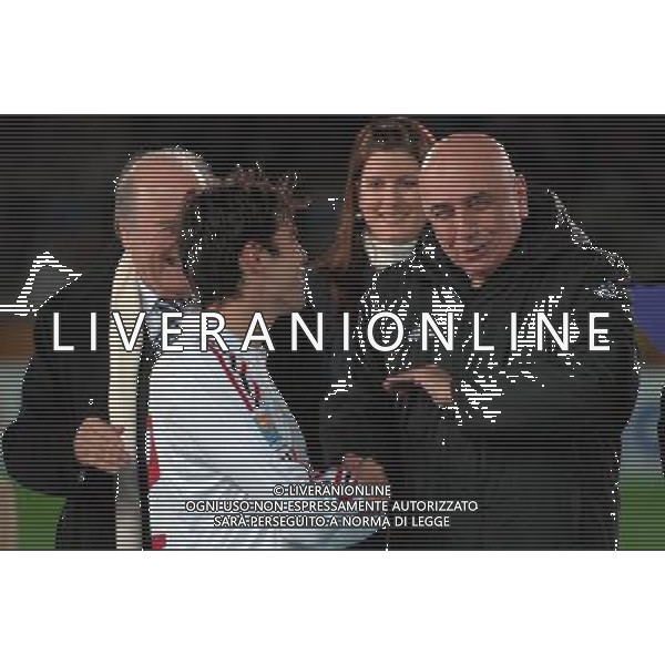 FIFA Club World Cup Japan 2007 Finale 1¡- 2¡Posto Yokohama - 16.12.2007 Milan(ITA)vsBoca Juniors(ARG) Nella Foto: adriano Galliani si congratula con Kaka\' /Ph.Vitez-Ag. Aldo Liverani