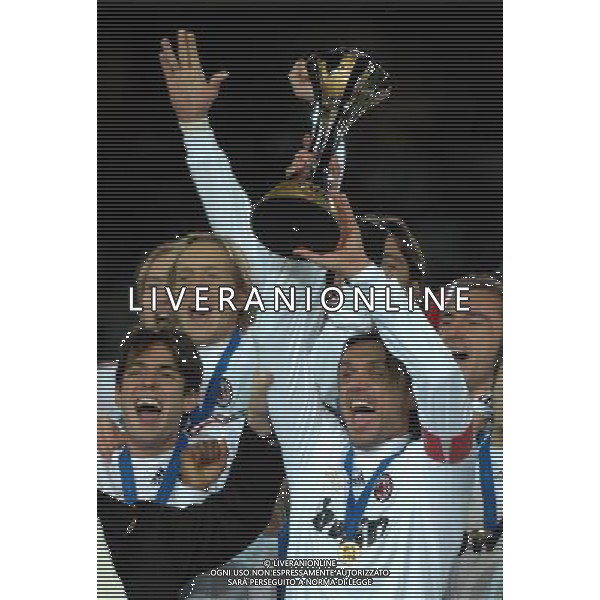 FIFA Club World Cup Japan 2007 Finale 1¡- 2¡Posto Yokohama - 16.12.2007 Milan(ITA)vsBoca Juniors(ARG) Nella Foto: Paolo Maldini alza la coppa /Ph.Vitez-Ag. Aldo Liverani