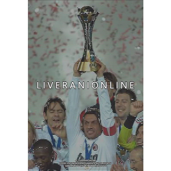 FIFA Club World Cup Japan 2007 Finale 1¡- 2¡Posto Yokohama - 16.12.2007 Milan(ITA)vsBoca Juniors(ARG) Nella Foto: Paolo Maldini alza la coppa /Ph.Vitez-Ag. Aldo Liverani