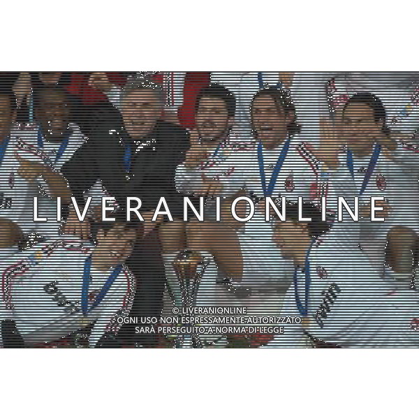 FIFA Club World Cup Japan 2007 Finale 1¡- 2¡Posto Yokohama - 16.12.2007 Milan(ITA)vsBoca Juniors(ARG) Nella Foto: Carlo Ancelotti,Gennaro Gattuso,Paolo Maldini,Kaka\',Filippo Inzaghi e Alessandro Nesta con la coppa festeggiamenti del milan per la vittoria /Ph.Vitez-Ag. Aldo Liverani