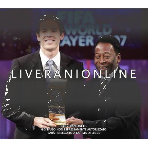 Zurigo 17 dicembre 2007 Fifa World Player 2007 nella foto: Kaka vincitore del Fifa World Player 2007 premiato da Pele\' foto Andry / Ag. Aldo Liverani