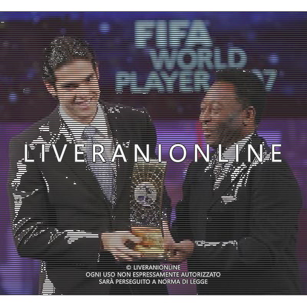 Zurigo 17 dicembre 2007 Fifa World Player 2007 nella foto: Kaka vincitore del Fifa World Player 2007 premiato da Pele\' foto Andry / Ag. Aldo Liverani