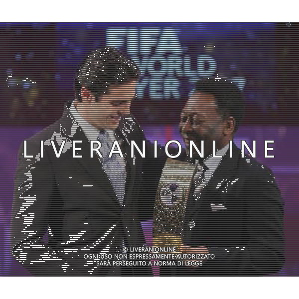 Zurigo 17 dicembre 2007 Fifa World Player 2007 nella foto: Kaka vincitore del Fifa World Player 2007 premiato da Pele\' foto Andry / Ag. Aldo Liverani