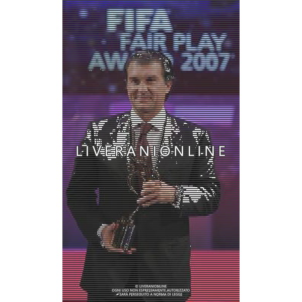 Zurigo 17 dicembre 2007 Fifa World Player 2007 nella foto: Laporta Juan presidente del Barcellona ritira il premio Fifa fair play 2007 foto Andry / Ag. Aldo Liverani