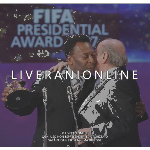 Zurigo 17 dicembre 2007 Fifa World Player 2007 nella foto: Pele\' vincitore del premio Fifa presidential 2007 con Blatter Joseph foto Andry / Ag. Aldo Liverani
