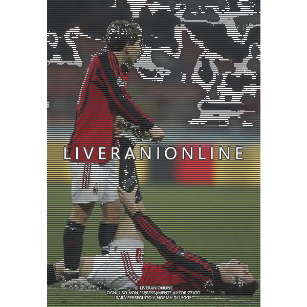 Milano 20/12/2007 coppa italia tim 2007/08 milan-catania 1:2 nella foto joann gourcuff con i crampi soccorso da alberto paloschi ph marco luzzani/ag aldo liverani s.a.s.