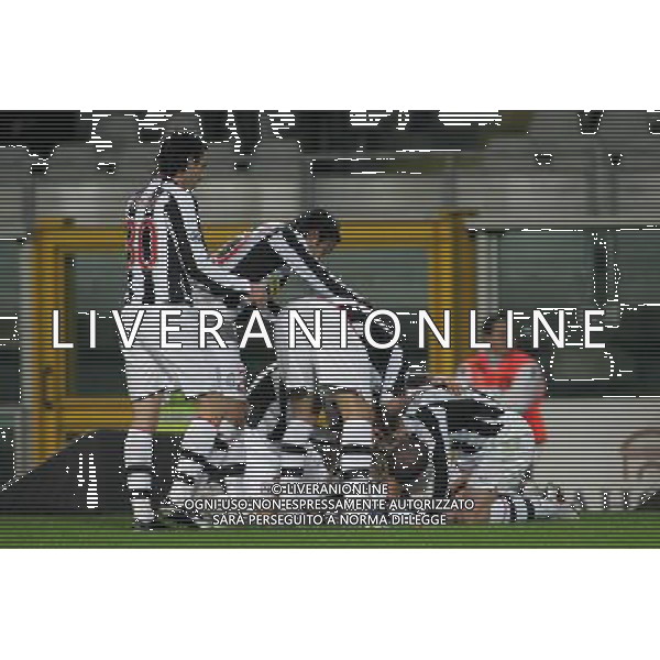 ©Alessandro Falzone/Press Photo/Ag. Aldo Liverani 15-01-2008 Torino Sport Calcio Juventus Empoli Coppa Italia Tim Cup 2007/2008 Nella foto: Abbracci Esultanza Juventus