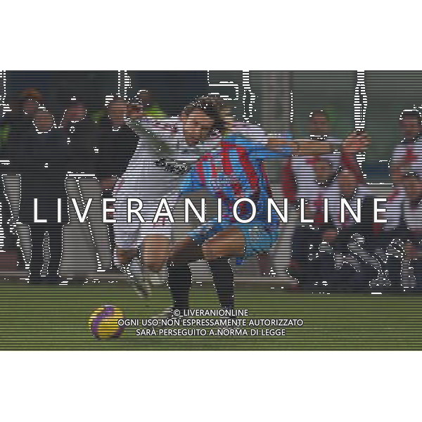 GIUSEPPE SERGI - ALDO LIVERANI 16-1-08 CATANIA CATANIA MILAN COPPA ITALIA TIM CUP 2007-08 Nella foto: andrea pirlo fermato da silvestri AG ALDO LIVERANI