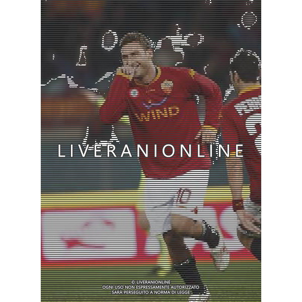 Roma - Torino 16/01/2008 Coppa Italia TIM CUP 2007/2008 Ottavi di finale ritorno nella foto: esultanza di francesco totti dopo il gol su rigore e realizza il 200¡ gol in carriera ph Corradetti / ag. Aldo Liverani sas