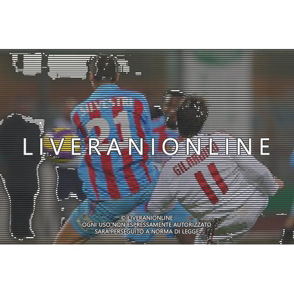 GIUSEPPE SERGI - ALDO LIVERANI 16-1-08 CATANIA CATANIA MILAN COPPA ITALIA TIM CUP 2007-08 Nella foto: IL TIRO DI ALBERTO GILARDINO CHE COLPIRA\' LA TRAVERSA AG ALDO LIVERANI