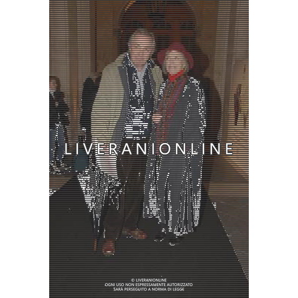 ROMA 16 GENNAIO 2008 MOSTRA DI PIER PAOLO BANDINI-UMANITA\'- NELLA FOTO: REMO GIRONE CON VICTORIA ZINNI FOTO AGENZIA ALDO LIVERANI 
