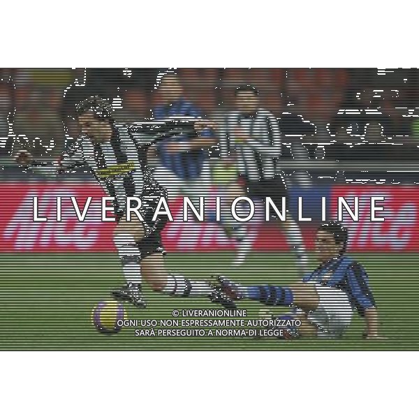 Inter - Juventus Coppa Italia Tim Cup 23/01/2008 nella foto il fallo dell\'espulsione di nicolas burdisso su alessandro del piero ph andry/Ag. Aldo Liverani sas