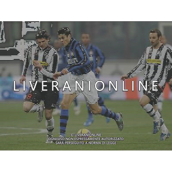 Milano 23 gennaio 2008 Inter - Juventus quarti di finale coppa italia gara di andata nella foto: Julio Ricardo Cruz e Vincenzo Iaquinta foto Andry / Ag. Aldo Liverani