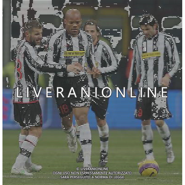 Milano 23 gennaio 2008 Inter - Juventus quarti di finale coppa italia gara di andata nella foto: esultanza dopo il gol di Boumsong Jean Alain foto Andry / Ag. Aldo Liverani