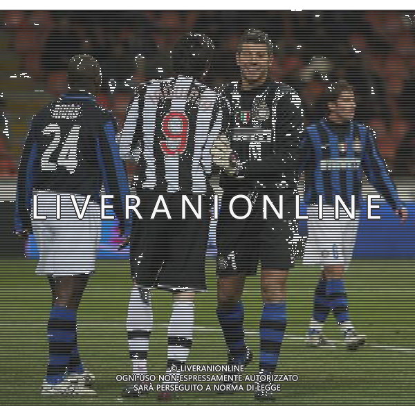 Milano 23 gennaio 2008 Inter - Juventus quarti di finale coppa italia gara di andata nella foto: Francesco Toldo e Vincenzo Iaquinta foto Andry / Ag. Aldo Liverani