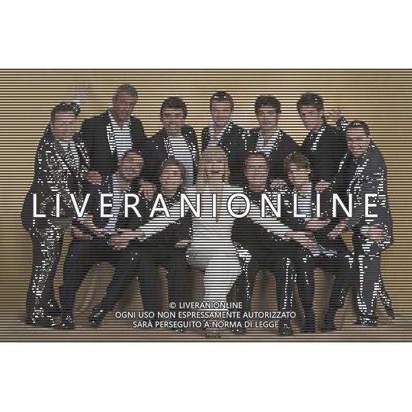 MILLY CARLUCCI - GABRIELE CIRILLI E PAOLO BELLI CON IL CAST DELLA TRASMISSIONE TV:\'UOMO E GENTILUOMO\' IN ONDA SU RAI 1 DALL\'8 FEBBRAIO 2008: IN ALTO DA SX: VINCENZO CANTATORE - KRISTIAN GHEDINA - DANILO BRUGIA - MARCO BONINI - MAGO ANTONIO CASANOVA. IN BASSO DA SX: SALVIO SIMEOLI - NINO D\'ANGELO - AL BANO CARRISI - ALESSANDRO ROSTAGNO AG ALDO LIVERANI