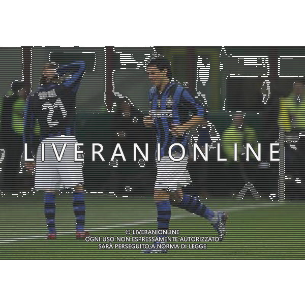 Milano 24/01/2008 coppa italia tim 2007/08 inter-juventus 2:2 nella foto nicolas burdisso esce dal campo ph marco luzzani/ag aldo liverani s.a.s.