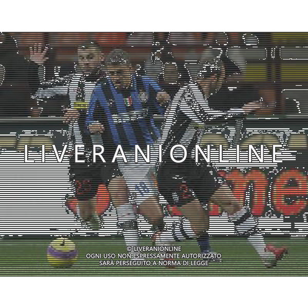 Milano 24/01/2008 coppa italia tim 2007/08 inter-juventus 2:2 nella foto hernan crespo tra antonio nocerino e alessandro birindelli ph marco luzzani/ag aldo liverani s.a.s.
