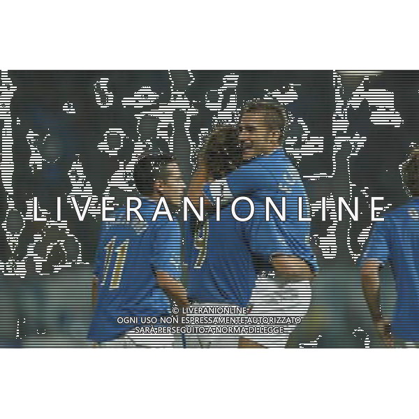 Reggio Calabria 11/10/2003 Italia-Arzebaijan qualificazioni Euro 2004 nella foto esultanza di Fabio Cannavaro e Vieri Christian dopo il gol* Agenzia Aldo liverani
