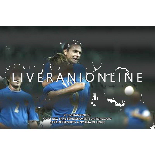 Reggio Calabria 11/10/2003 Italia-Arzebaijan qualificazioni Euro 2004 nella foto Filippo Inzaghi e Vieri Christian esultano dopo il gol* Agenzia Aldo liverani