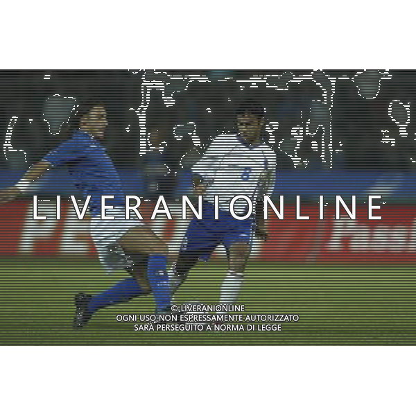 Reggio Calabria 11/10/2003 Italia-Arzebaijan qualificazioni Euro 2004 nella foto Francesco Totti e Taghizada* Agenzia Aldo liverani