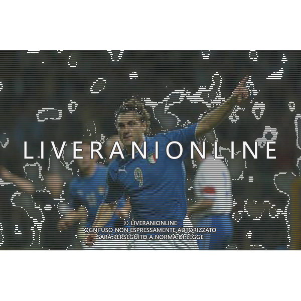 Reggio Calabria 11/10/2003 Italia-Arzebaijan qualificazioni Euro 2004 nella foto Vieri Christian esulta dopo il gol* Agenzia Aldo liverani