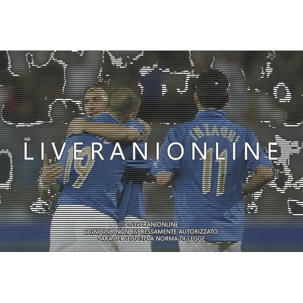 Reggio Calabria 11/10/2003 Italia-Arzebaijan qualificazioni Euro 2004 nella foto esultanza di Marco Di vaio e Totti Francesco dopo il gol* Agenzia Aldo liverani