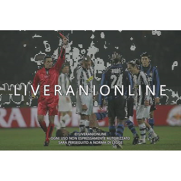 Juventus Inter Coppa Italia Tim Cup 2007/2008 30-01-2008 Torino Nella foto: l\'arbitro saccani estrae il cartellino rosso per l\'espulsione di mauro german camoranesi dopo un brutto fallo da dietro su pele\' che e\' a terra ©Manuela Viganti/Press Photo/Ag. Aldo Liverani sas