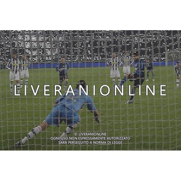 ©Alessandro Falzone/Press Photo 31-01-2008 Torino Sport Calcio Juventus Inter Coppa Italia 2007 2008 Nella foto: gol di Cruz su rigore ag aldo liverani