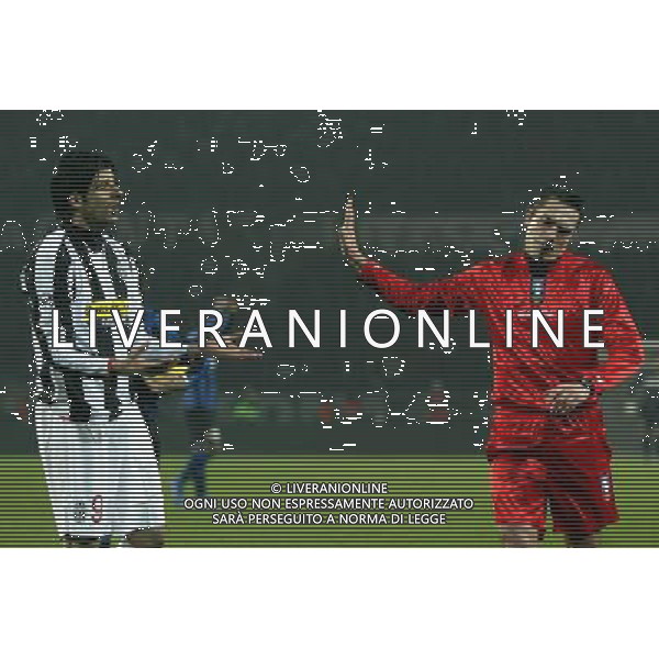 ©Alessandro Falzone/Press Photo 31-01-2008 Torino Sport Calcio Juventus Inter Coppa Italia 2007 2008 Nella foto: Saccani indica il dischetto del calcio di rigore con le proteste di iaquinta ag aldo liverani