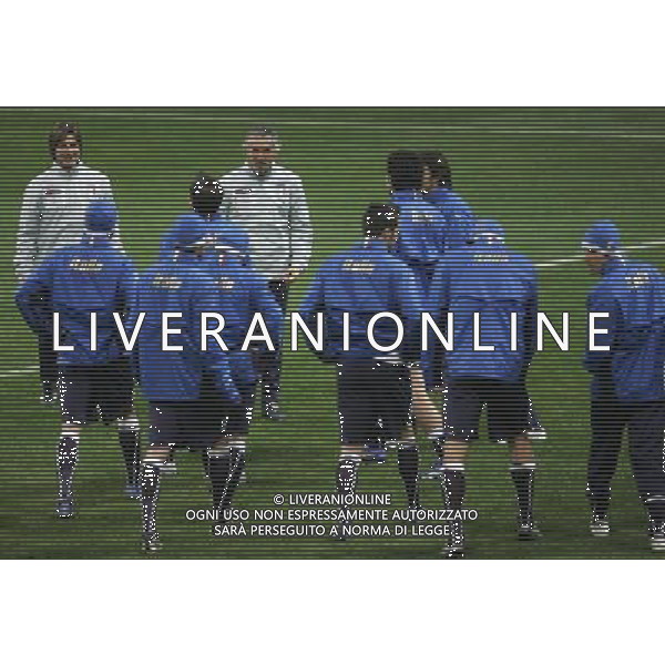 Raduno e Allenamento della Nazionale Italiana a Milano 04/02/2008 nella foto roberto donadoni parla con il gruppo ph Luzzani/Ag. Aldo liverani sas 