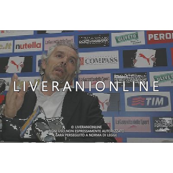 Raduno e Allenamento della Nazionale Italiana a Milano 04/02/2008 nella foto roberto donadoni in conferenza stampa ph Luzzani/Ag. Aldo liverani sas 