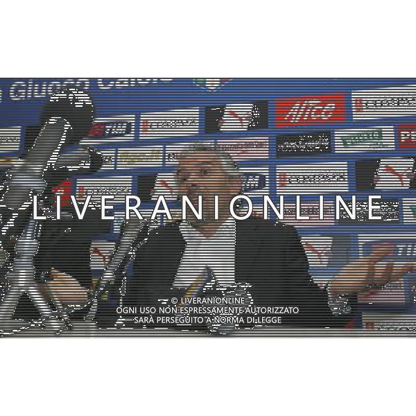 Raduno e Allenamento della Nazionale Italiana a Milano 04/02/2008 nella foto roberto donadoni in conferenza stampa ph Luzzani/Ag. Aldo liverani sas 