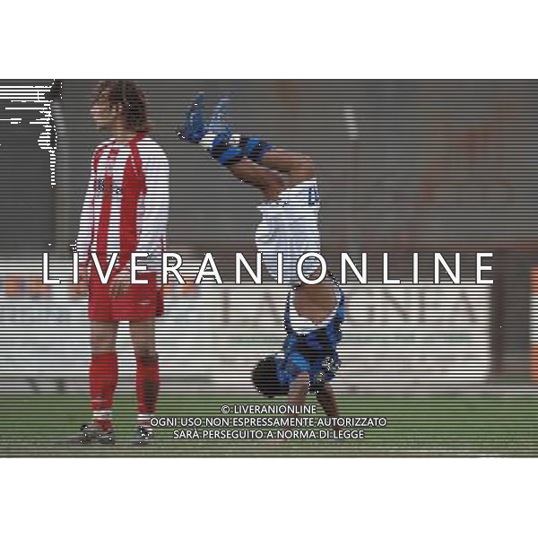 Inter - Cisco Roma 60a Coppa Carnevale Torneo di Viareggio 2008 Ponsacco(FI) - 06.02.2008 Nella Foto: esultanza con capriola di Obi Joel Chukwuma (Sequenza) Ph.Vitez/Ag. Aldo Liverani Sas