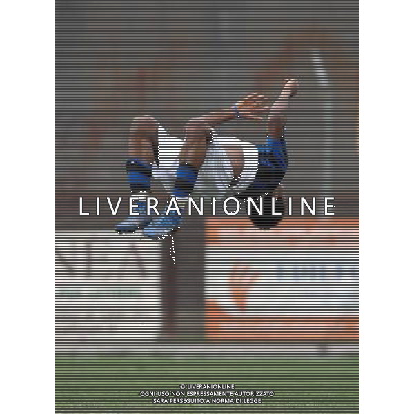 Inter - Cisco Roma 60a Coppa Carnevale Torneo di Viareggio 2008 Ponsacco(FI) - 06.02.2008 Nella Foto: esultanza con capriola di Obi Joel Chukwuma (Sequenza) Ph.Vitez/Ag. Aldo Liverani Sas