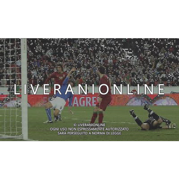 Italia - Portogallo amichevole Zurigo 06/02/2008 nella foto il gol di luca toni del 1-0 ph luzzani/Ag. Aldo Liverani sas